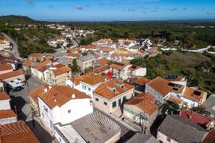 Moradia independente à venda na Rua Baixo