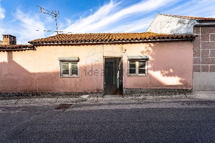Moradia independente à venda em Semide e Rio Vide
