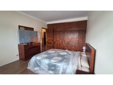Apartamento T3 à venda na Avenida do Paiol, 492