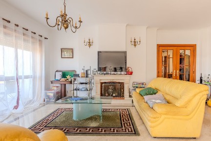 Apartamento T4 à venda na Rua Ana de Macedo