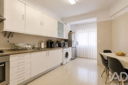 Apartamento T3 à venda na Póvoa de Santo Adrião e Olival Basto