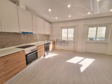Apartamento T2 à venda na Damaia de Cima