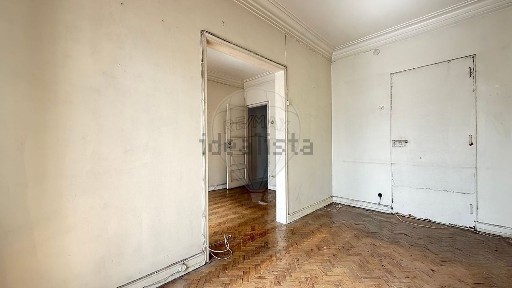 Apartamento T1 à venda na Rua Doutor José Baptista de Sousa