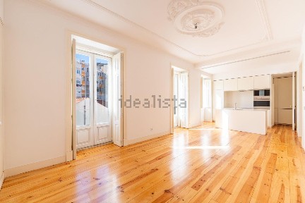 Apartamento T2 à venda na Rua do Sol ao Rato, 15