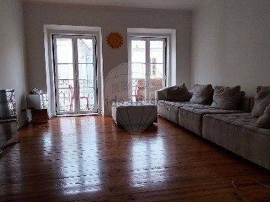 Apartamento T3 à venda na Calçada da Estrela