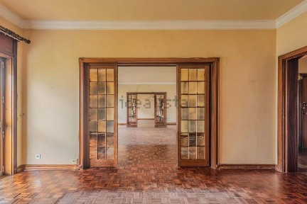 Apartamento T5 à venda na Gulbenkian - Praça Espanha