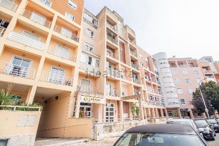 Apartamento T1 à venda na Rua Francisco Lucas Pires, 14