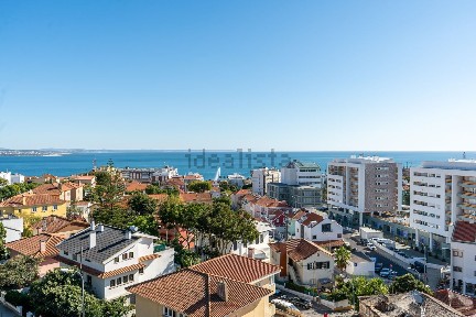 Apartamento T2 à venda na Rua Instituto Conde de Agrolongo