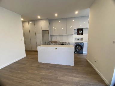 Apartamento T1 à venda na Avenida do Parque