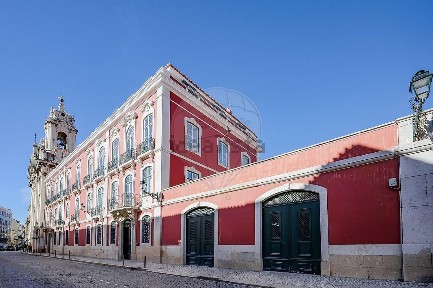 Apartamento T2 à venda na Rua do Olival