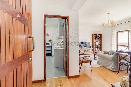 Apartamento T2 à venda na Rua Mestre Aviz