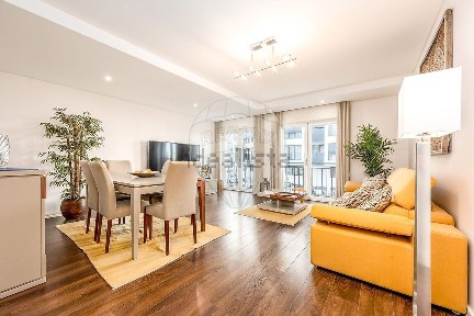 Apartamento T2 à venda na Calçadinha da Damaia