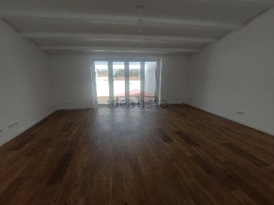 Arrendamento de apartamento T2 na Praça da República, 12