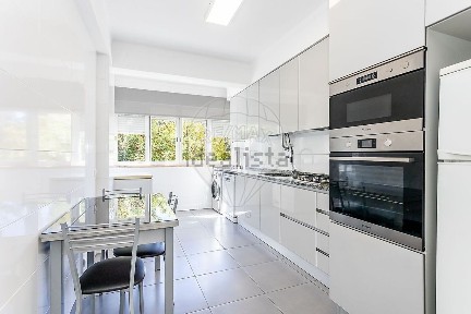 Apartamento T2 à venda na Rua Jaime Martins Barata