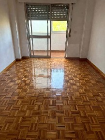Apartamento T2 à venda na Rua Paz e Amizade, 24