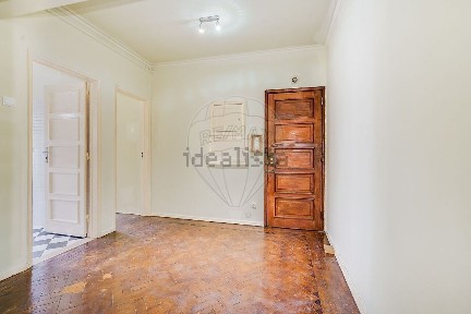 Apartamento T2 à venda na Avenida Padre Himalaia