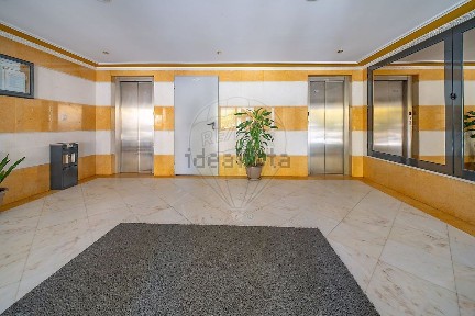 Apartamento T2 à venda no Largo Artur Semedo