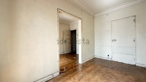 Apartamento T1 à venda na Estrada de Benfica