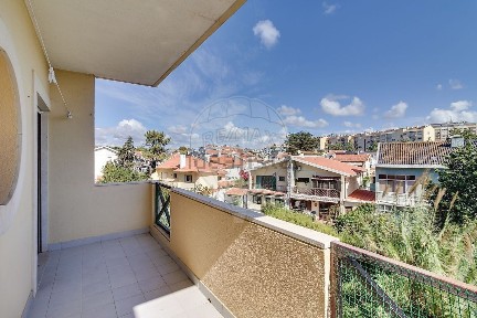 Apartamento T2 à venda na Rua General Manuel Diogo Neto, 82