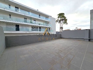 Apartamento T2 à venda na Rua Comandante Almeida Henriques, 10