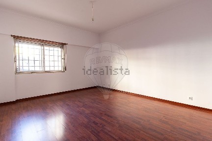 Apartamento T2 à venda na Rua Cidade de Luanda