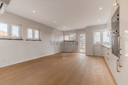 Apartamento T1 à venda na Rua Doutor Carlos Amaro
