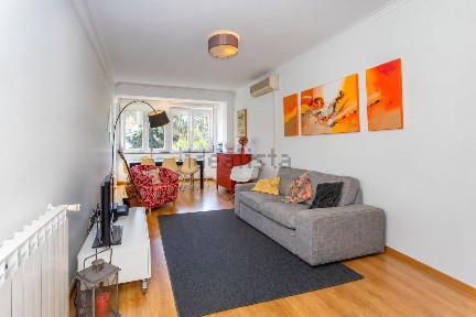 Apartamento T2 à venda na Linda-a-Velha