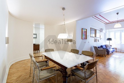 Apartamento T4 à venda na Rua Padre António Vieira s/n