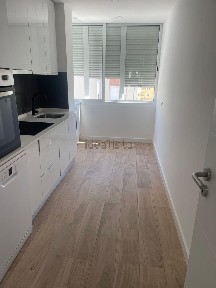 Apartamento T2 à venda na Rua Elias Garcia