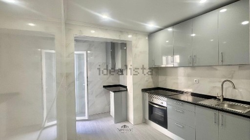 Apartamento T2 à venda no Centro da Amadora