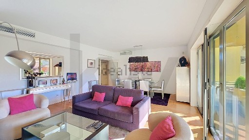 Apartamento T3 à venda na Praça Nuno Rodrigues dos Santos, 2