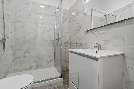 Apartamento T1 à venda na Rua Luís Derouet, 18