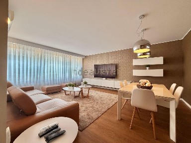 Apartamento T3 à venda na Expo Sul