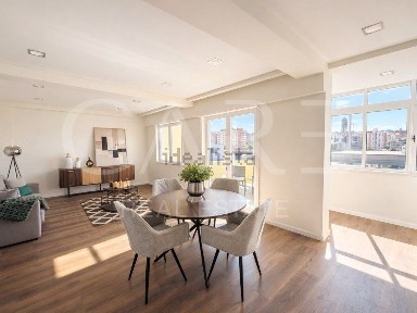 Apartamento T3 à venda na Rua João Ortigão Ramos