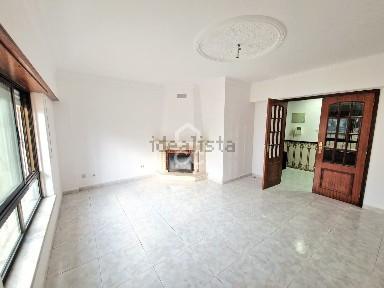Apartamento T2 à venda no Carregado e Cadafais