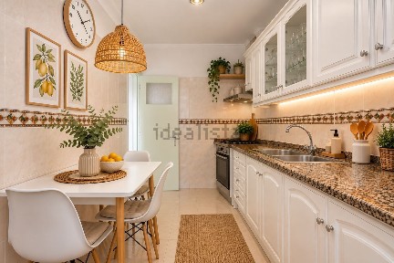 Apartamento T3 à venda na Rua Elias Garcia, 11