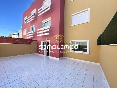 Apartamento T2 à venda na Rua 1º de Dezembro