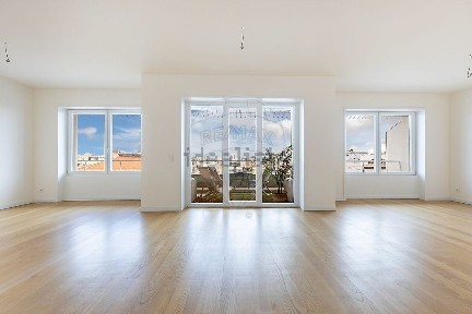 Apartamento T4 à venda no Campo Pequeno