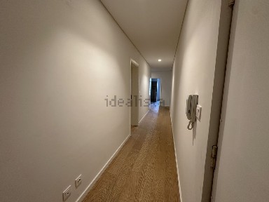 Apartamento T1 à venda na Avenida Luís Bívar, 69