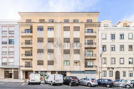 Apartamento T4 à venda na Rua Francisco Sanches, 17