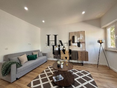 Apartamento T3 à venda na Rua República da Bolívia