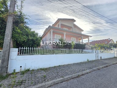 Moradia independente à venda na Praceta do Amaínho