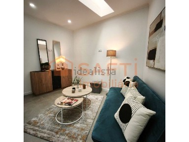 Apartamento T3 à venda na Rua Cidade de Cádiz, 334