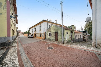Moradia independente à venda em Angeja