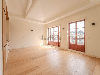 Arrendamento de apartamento T1 na Rua de Sá da Bandeira, 502