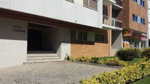 Arrendamento de apartamento T2 na Estrada da Circunvalação
