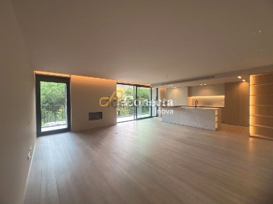 Arrendamento de apartamento T3 na Avenida das Congostas, 233