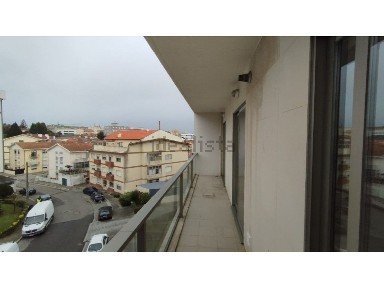 Arrendamento de apartamento T1 na Rua de Cortinha, 249