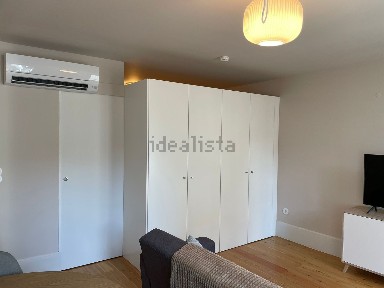 Arrendamento de apartamento T1 na Rua do Loureiro, 150