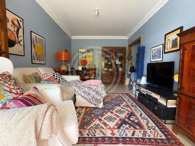 Apartamento T1 à venda na Rua Dona Maria Patriação